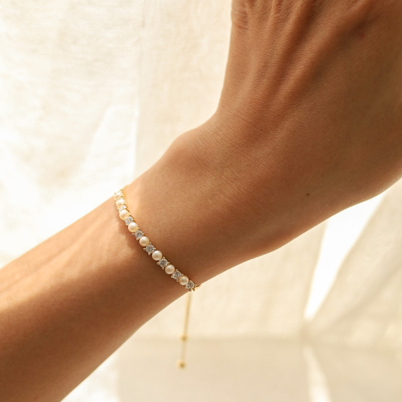 Tiny Diamond Pearl Bracelet