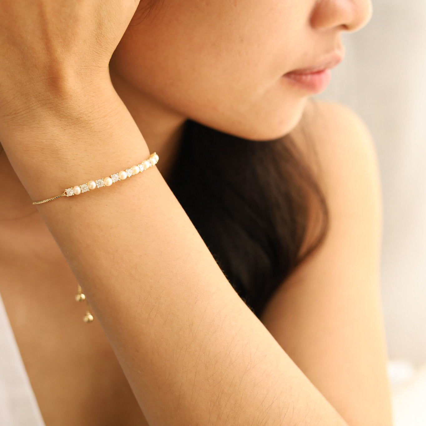 Tiny Diamond Pearl Bracelet